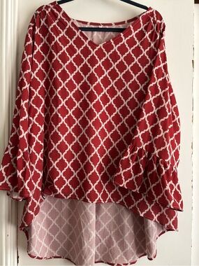 Source Unknown Red and White Geometric High-Low Blouse